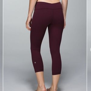 10 Lululemon Astro Wunder Under Crop II Bordeaux